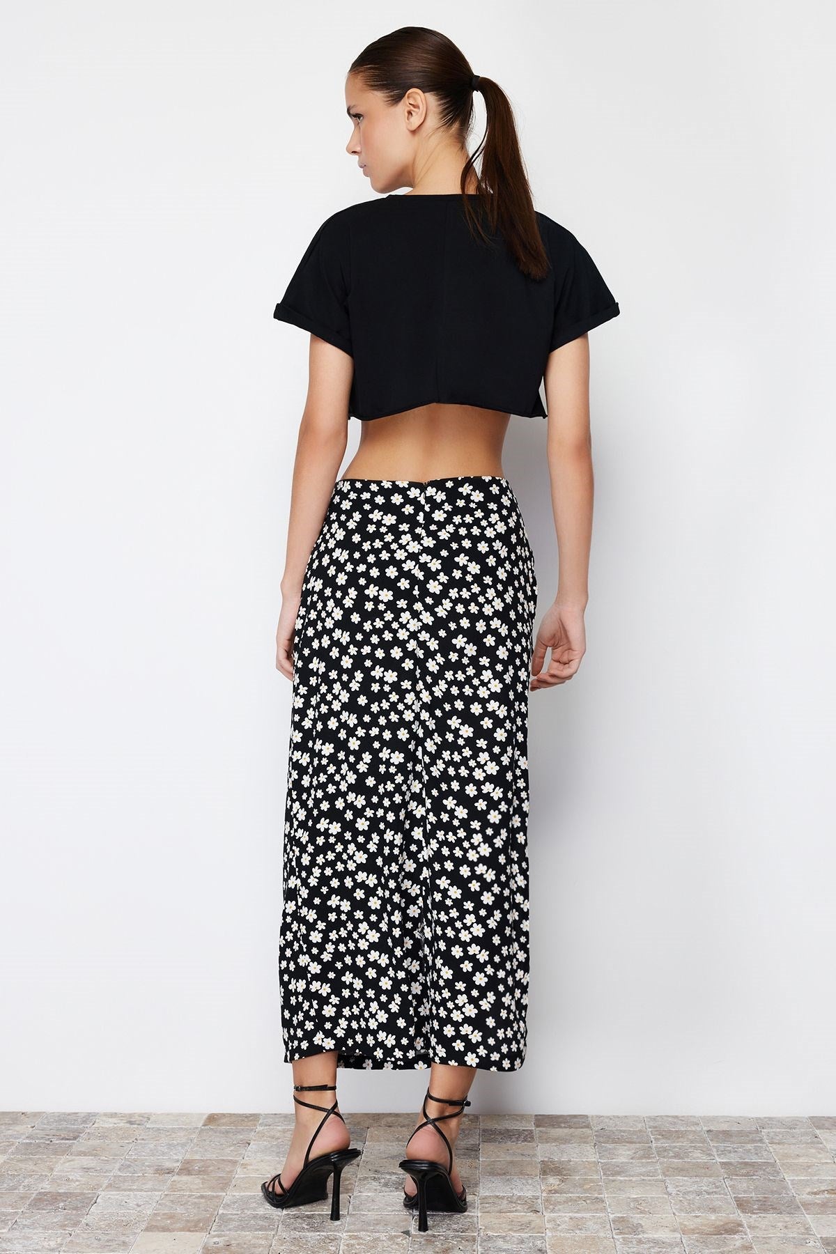 Black Daisy Print Slit Viscose Fabric Midi Woven Skirt Twoss24et00108