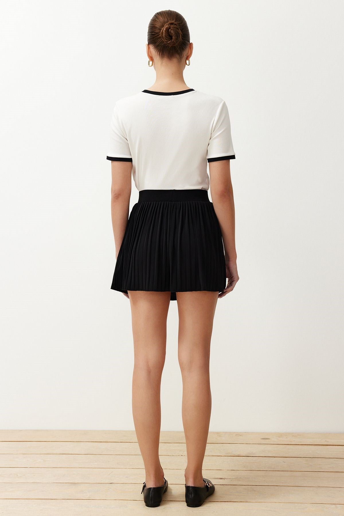 Flexible Mini Skirt With Black Pleated Shorts Twoss24et00192