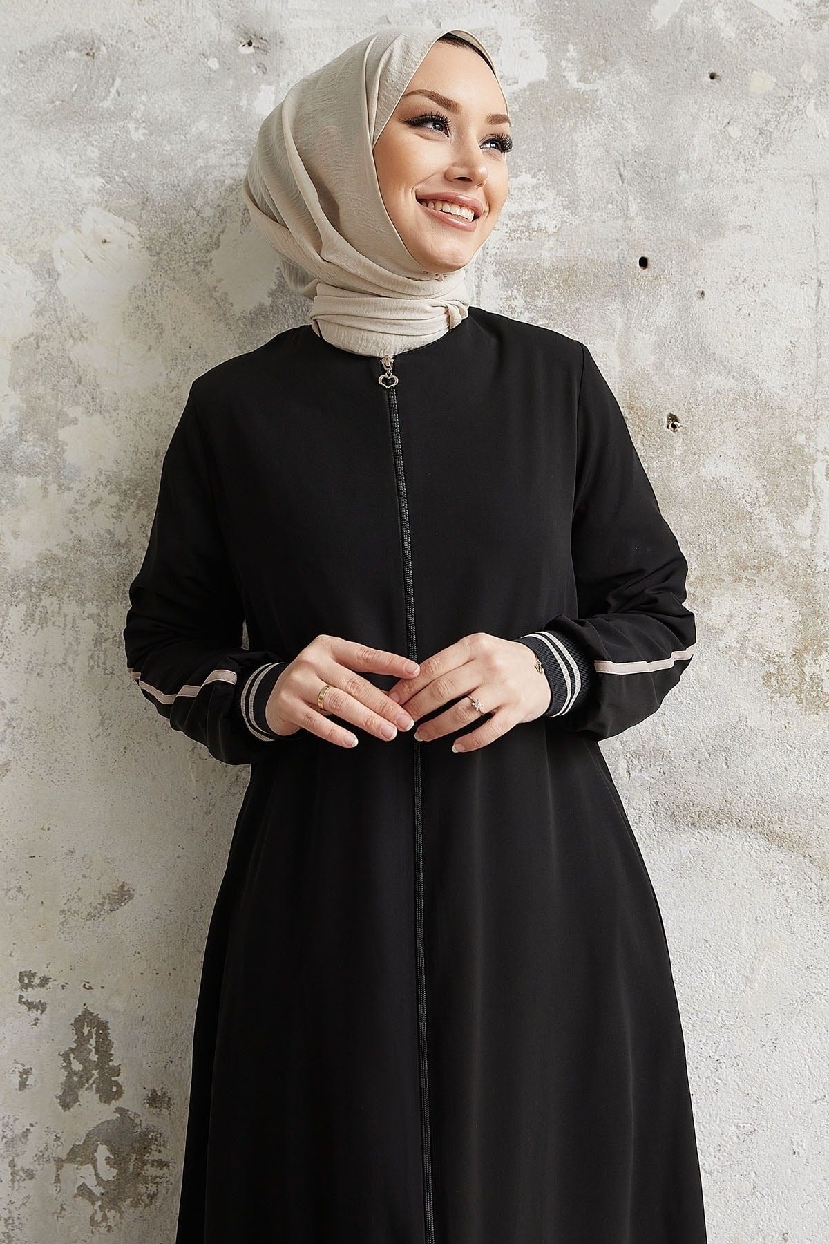 Hazel Stripe Pattern Ribbed Abaya - Black Ms00tz67211