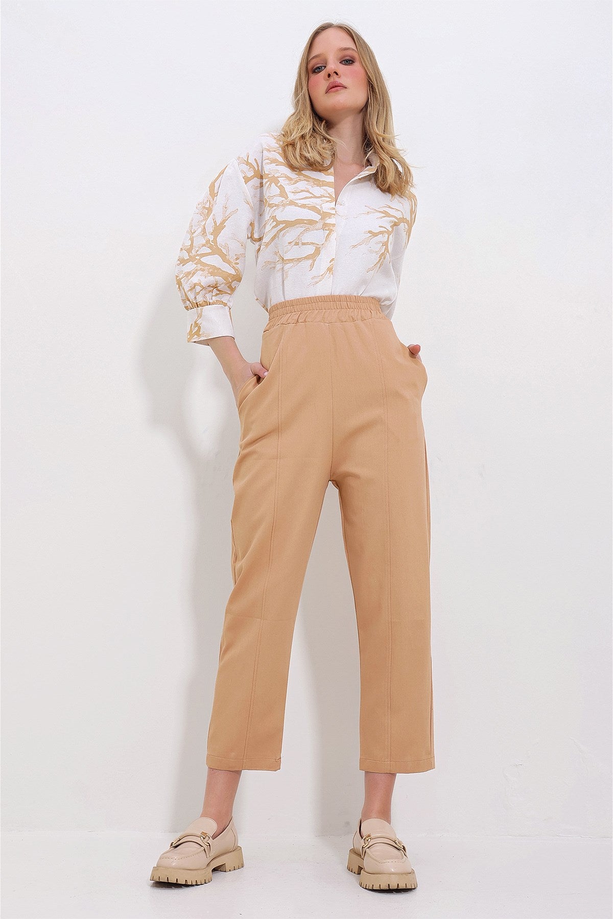 Women's Camel 3 Pockets Waist Elastic Front Stitched Gabardine Pants Alc-x11417