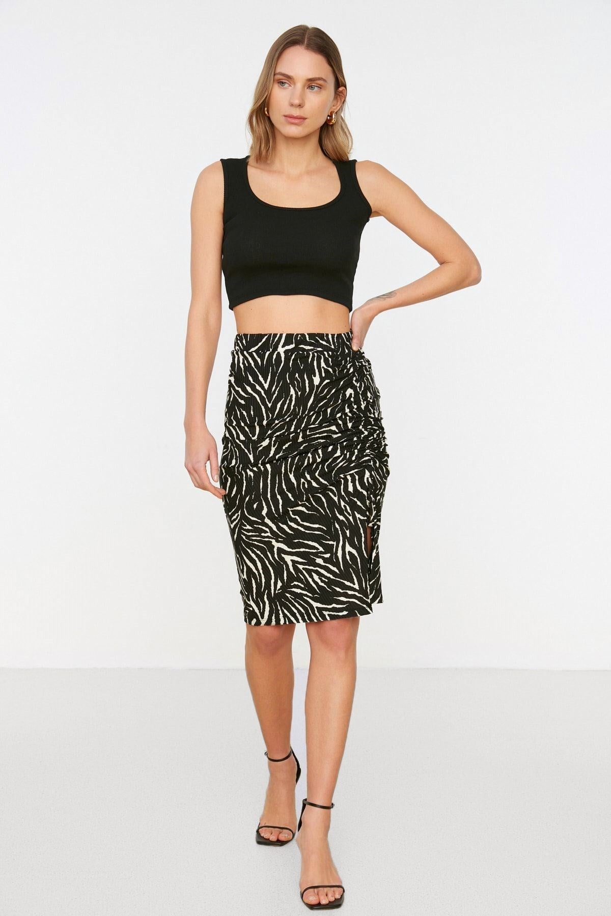 Black Printed Ruffle And Slit Fitted/body-fitting High Waist Mini Knit Skirt Twoaw22et0401