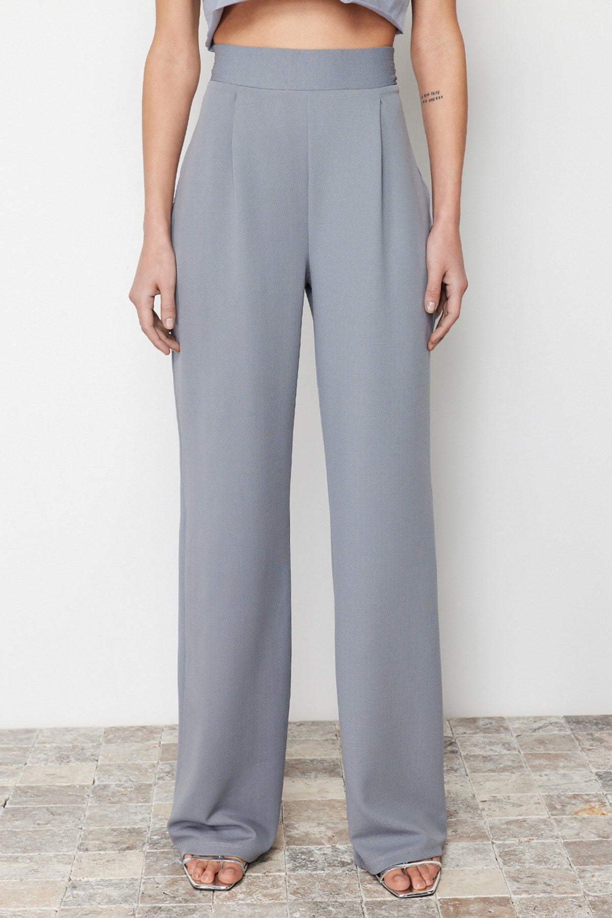 Gray Pleated Wide Leg/casual Cut Pants Twoss24pl00038