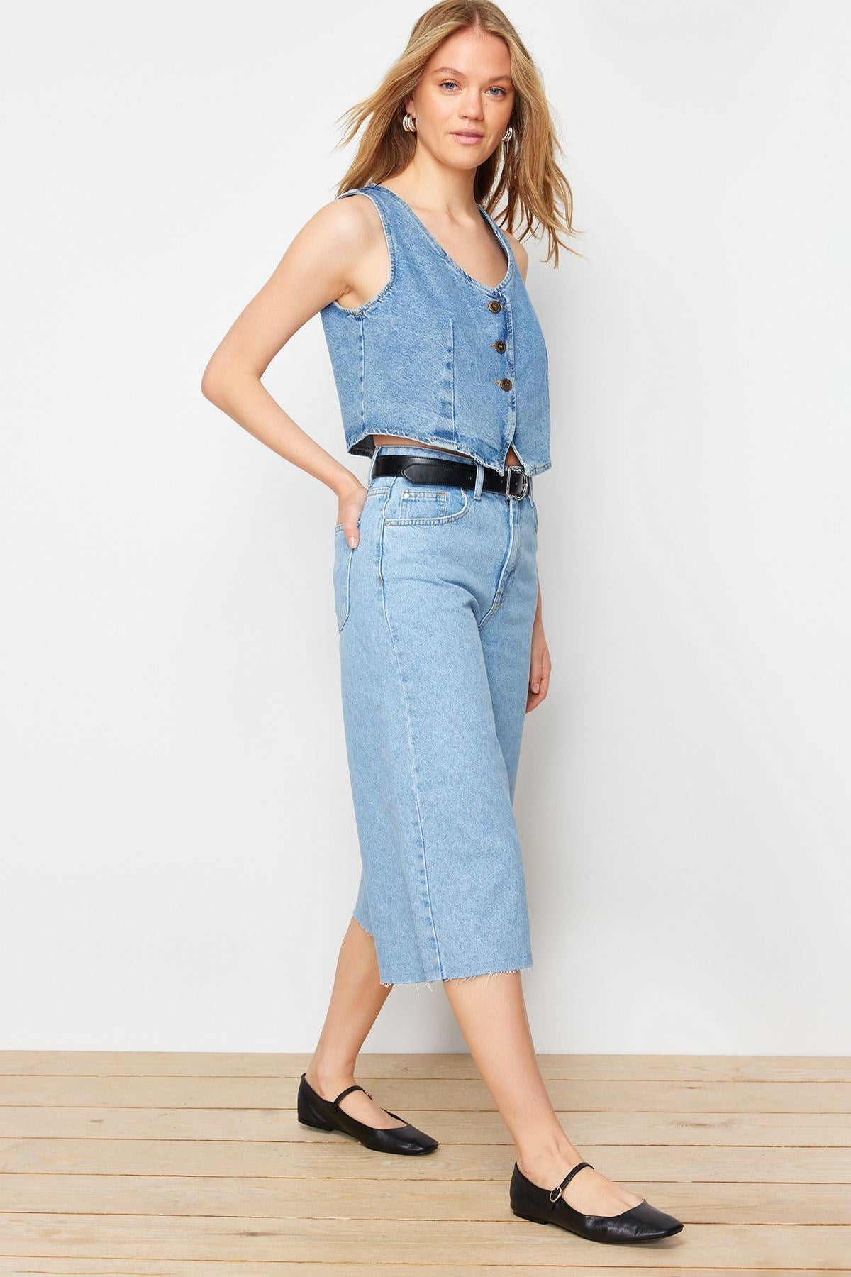 Blue More Sustainable High Waist Denim Bermuda Twoss24sr00159