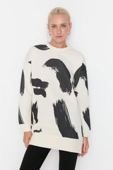 White Patterned Crew Neck Scuba Knitted Sweatshirt Tctaw23tw00049