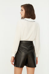 Woven Faux Leather Shorts With Black Pockets Twoaw21sr0014