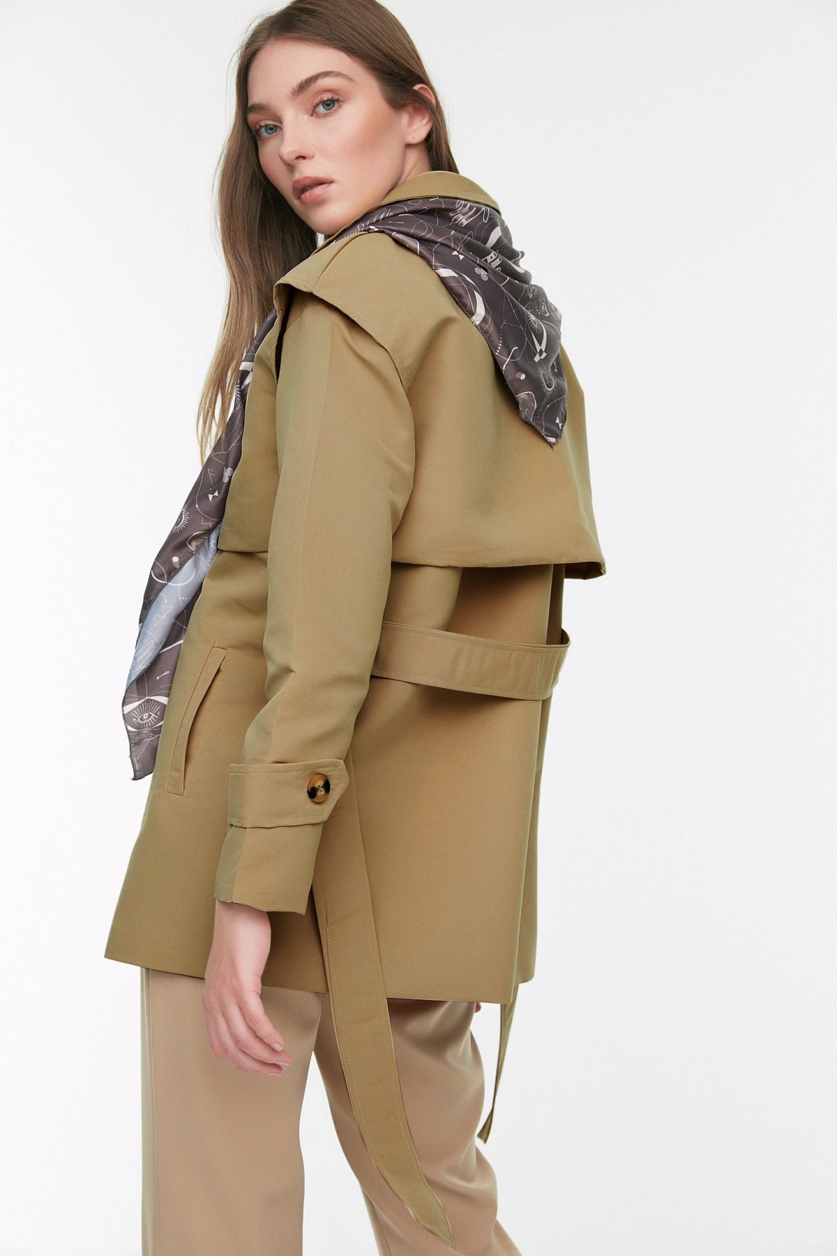 Beige Belt With Wide Shoulder And Windbreaker Detail Trench Coat Twoss22tr0042