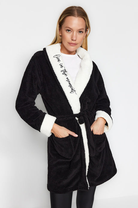 Black Pocket Slogan Embroidered Wellsoft Knitted Dressing Gown Thmaw24sb00017