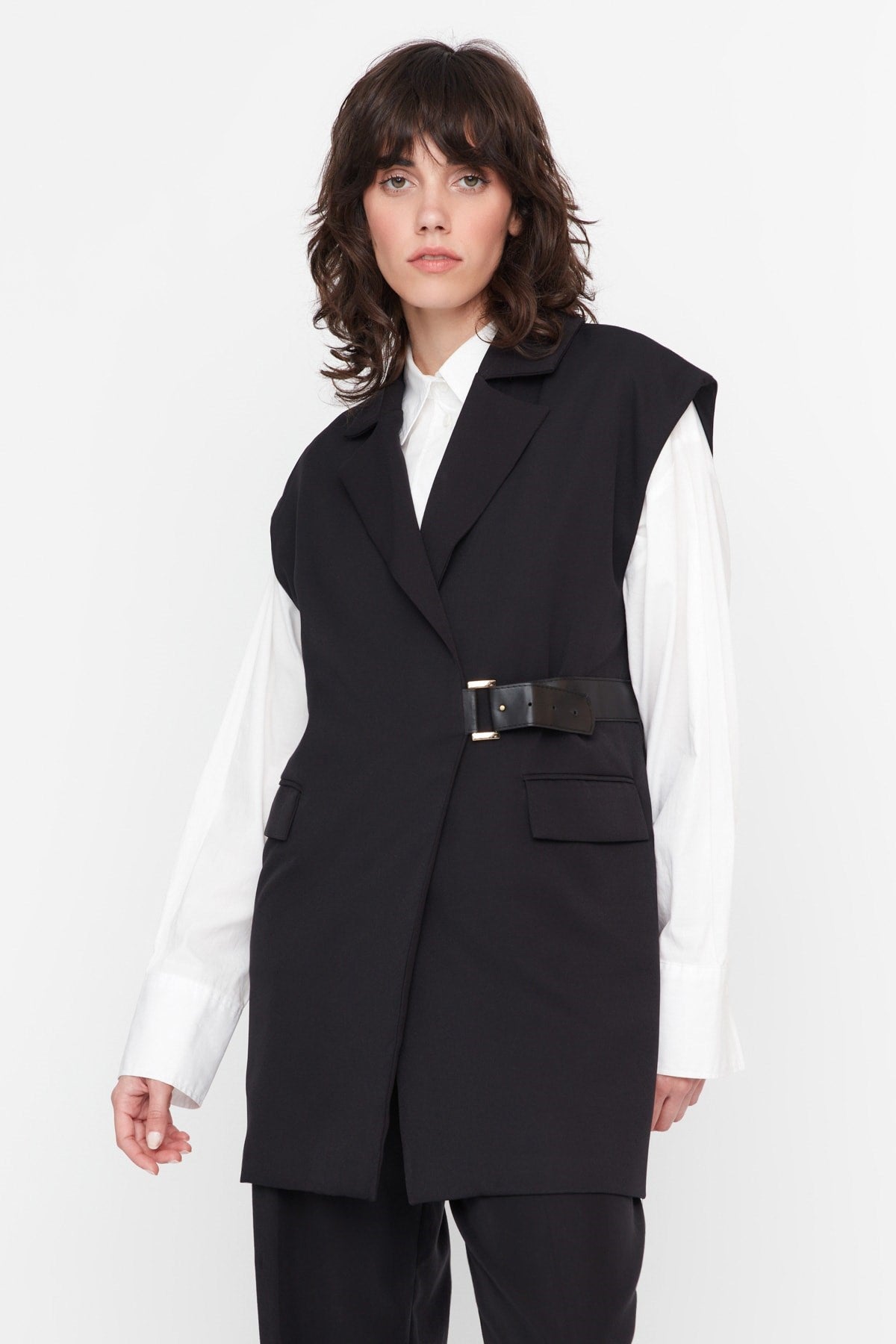 Black Waist Half Belt Closure Woven Vest Tctaw23yl00006