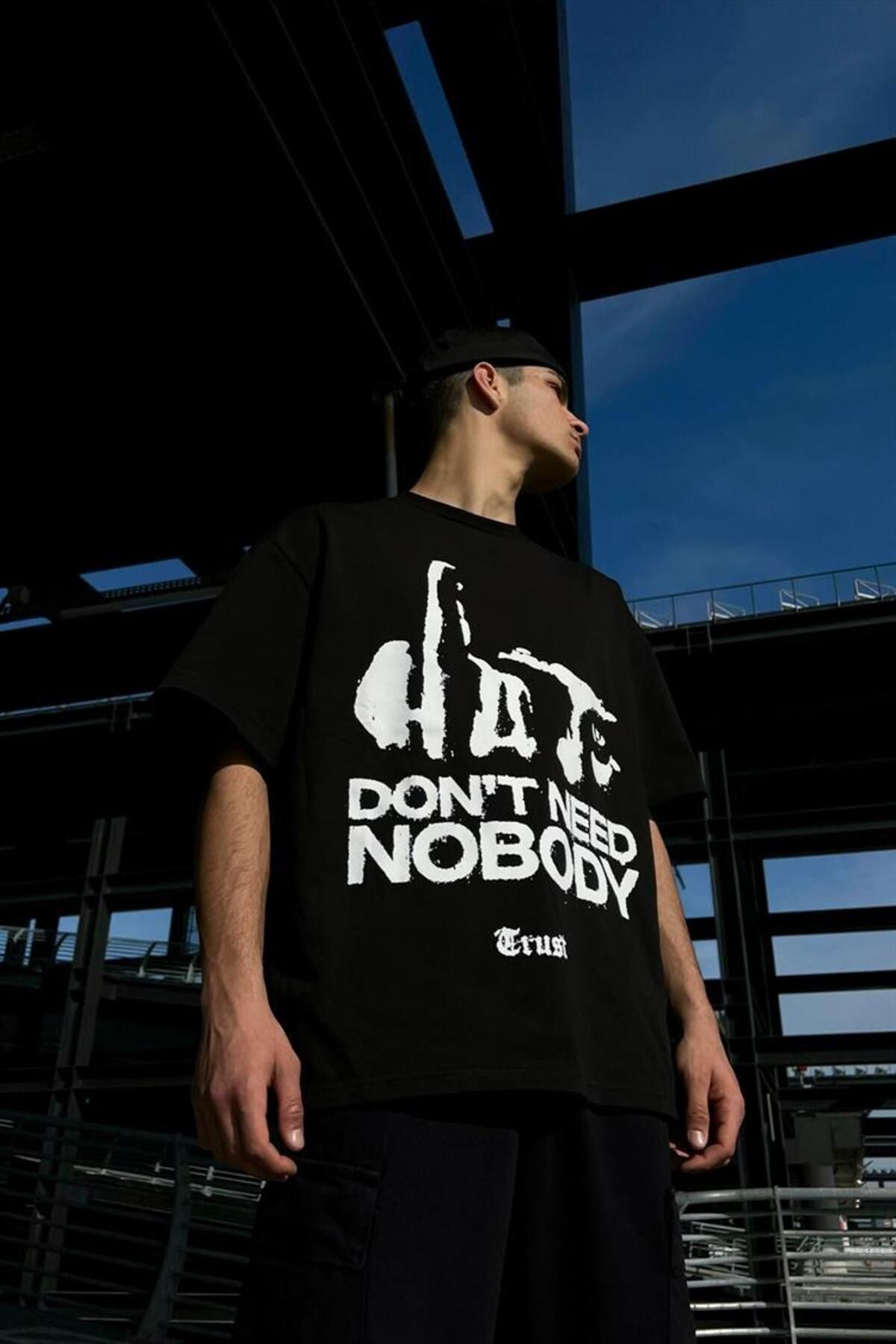 Nobody Trust Printed Black Oversize T-shirt Flaw-064-005-028