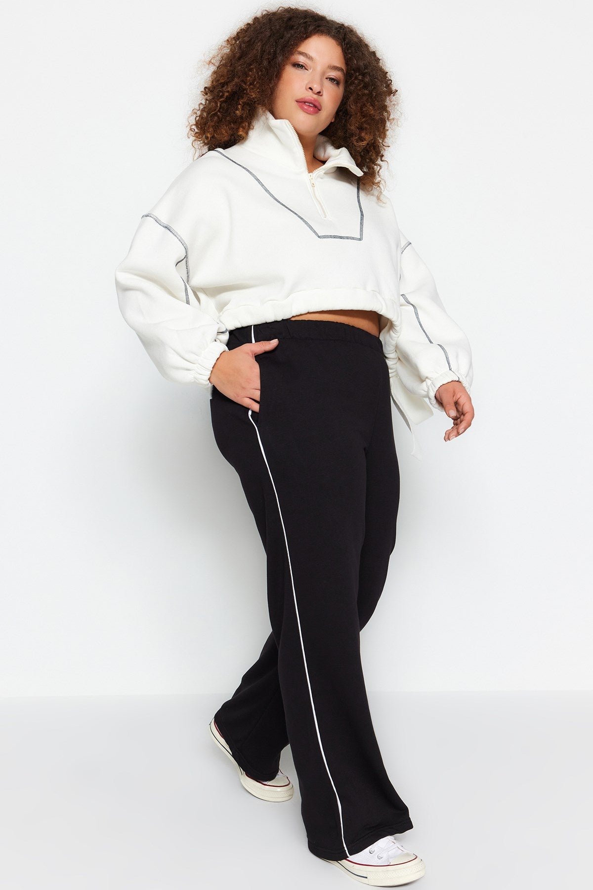 Black Wide Cut Thick Knitted Sweatpants Tbbaw24aj00004