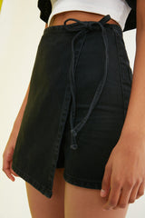 Black Asymmetric Closure Denim Shorts Skirt Twoss21sr0166