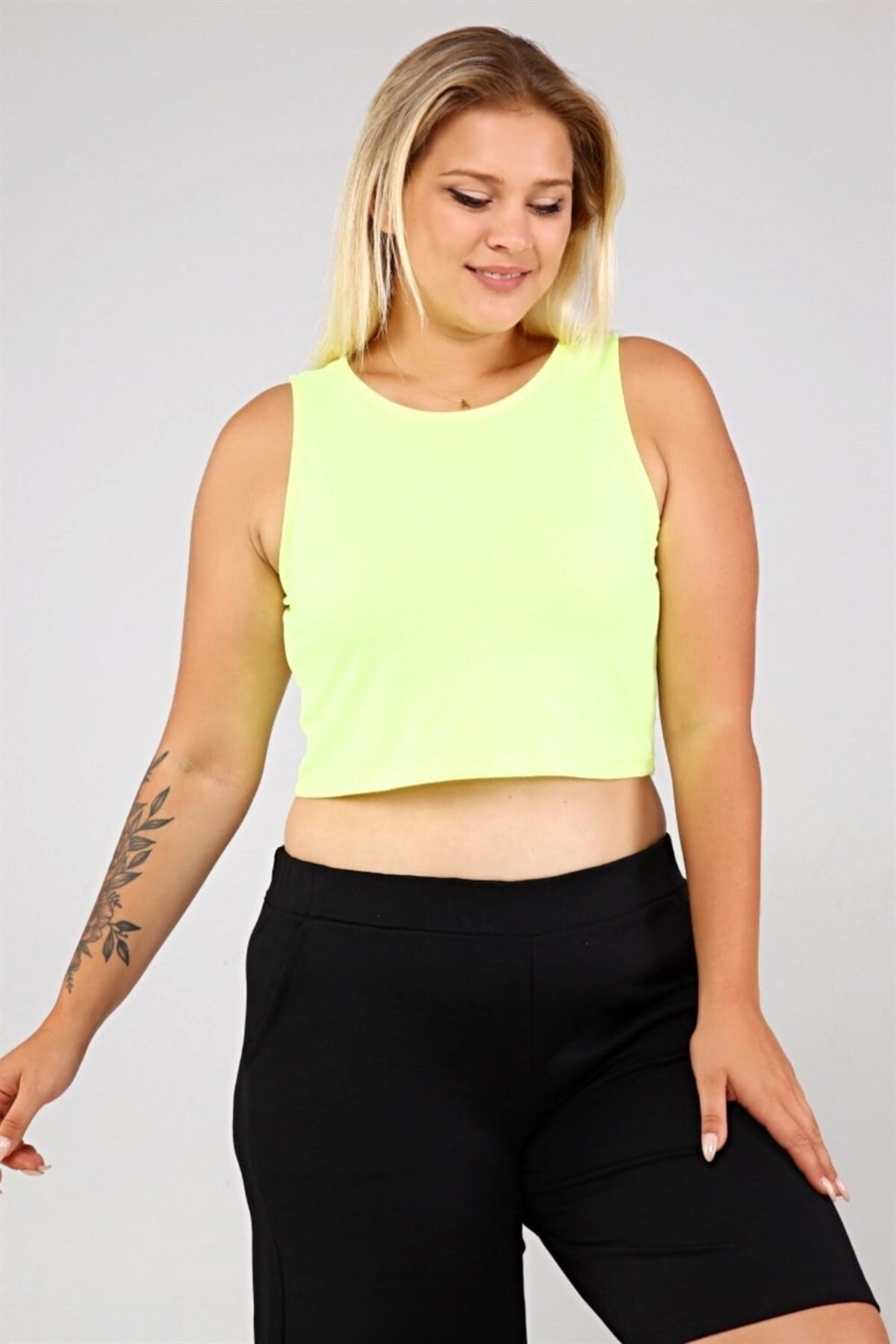 Round Neck Crop Tank Top - Black Sea-sp2002