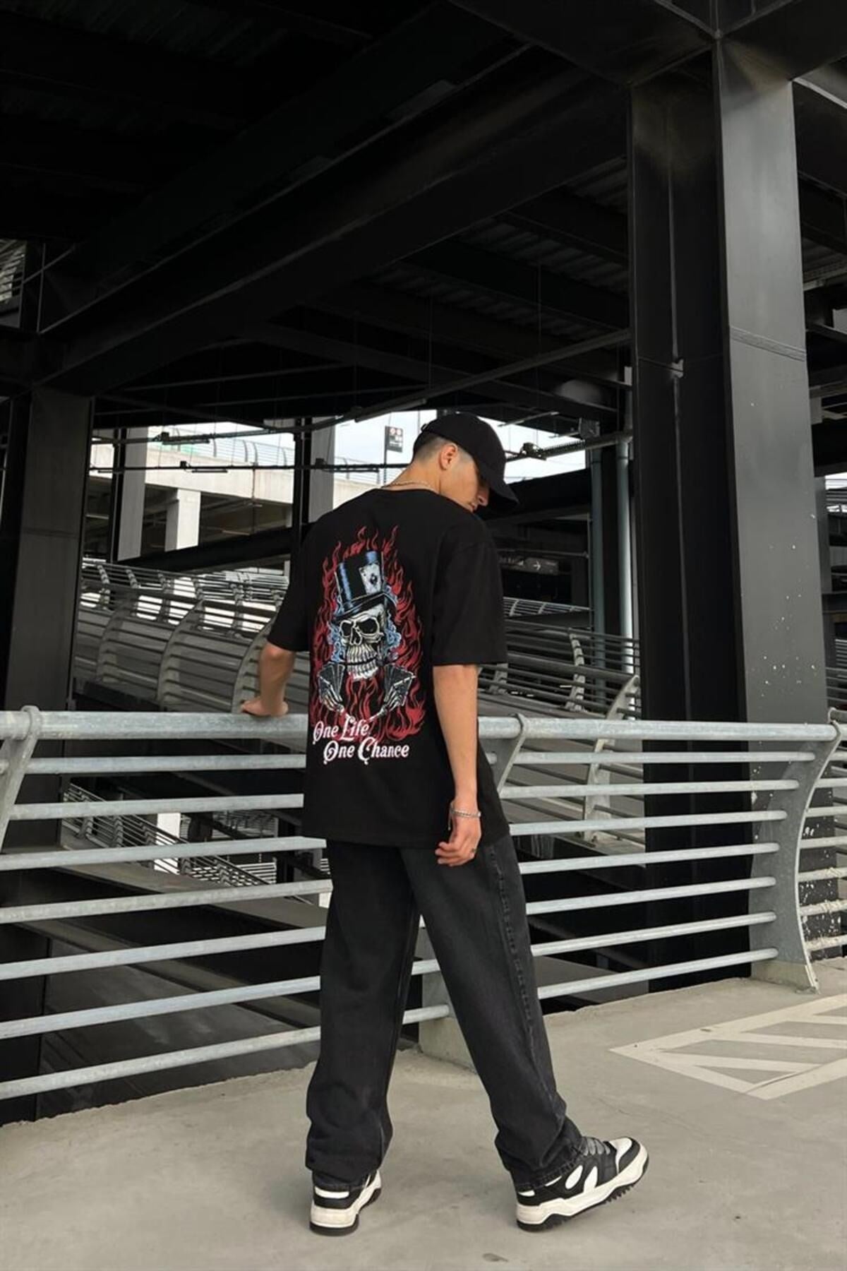 Legendary Outlaw Black Oversize T-shirt Flaw-067-005-013