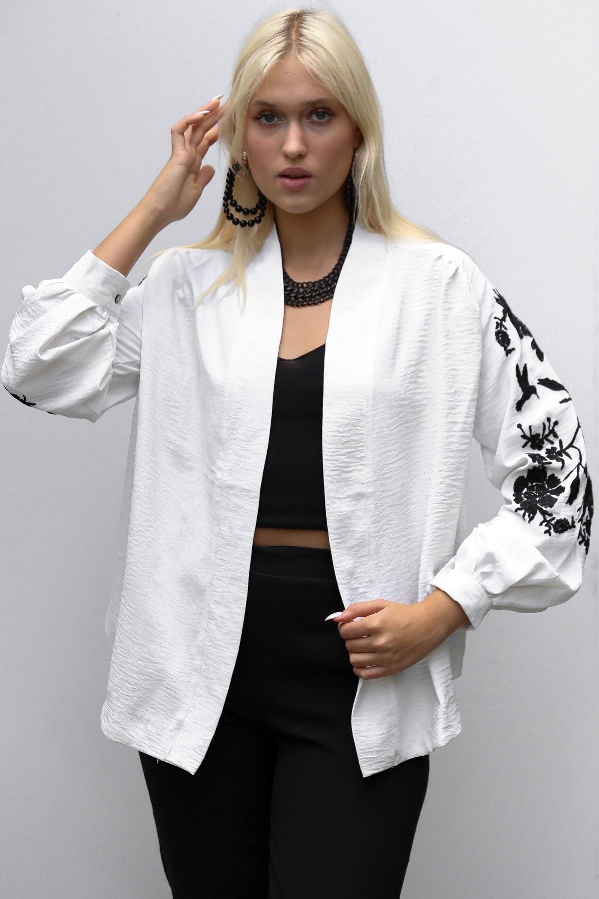 Women's White Collarless Balloon Sleeve Embroidered Regular Oversize Casual Viscose Woven Jacket M10