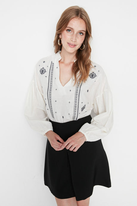 White Woven Embroidery Balloon Sleeve Blouse Twoss20bz0284