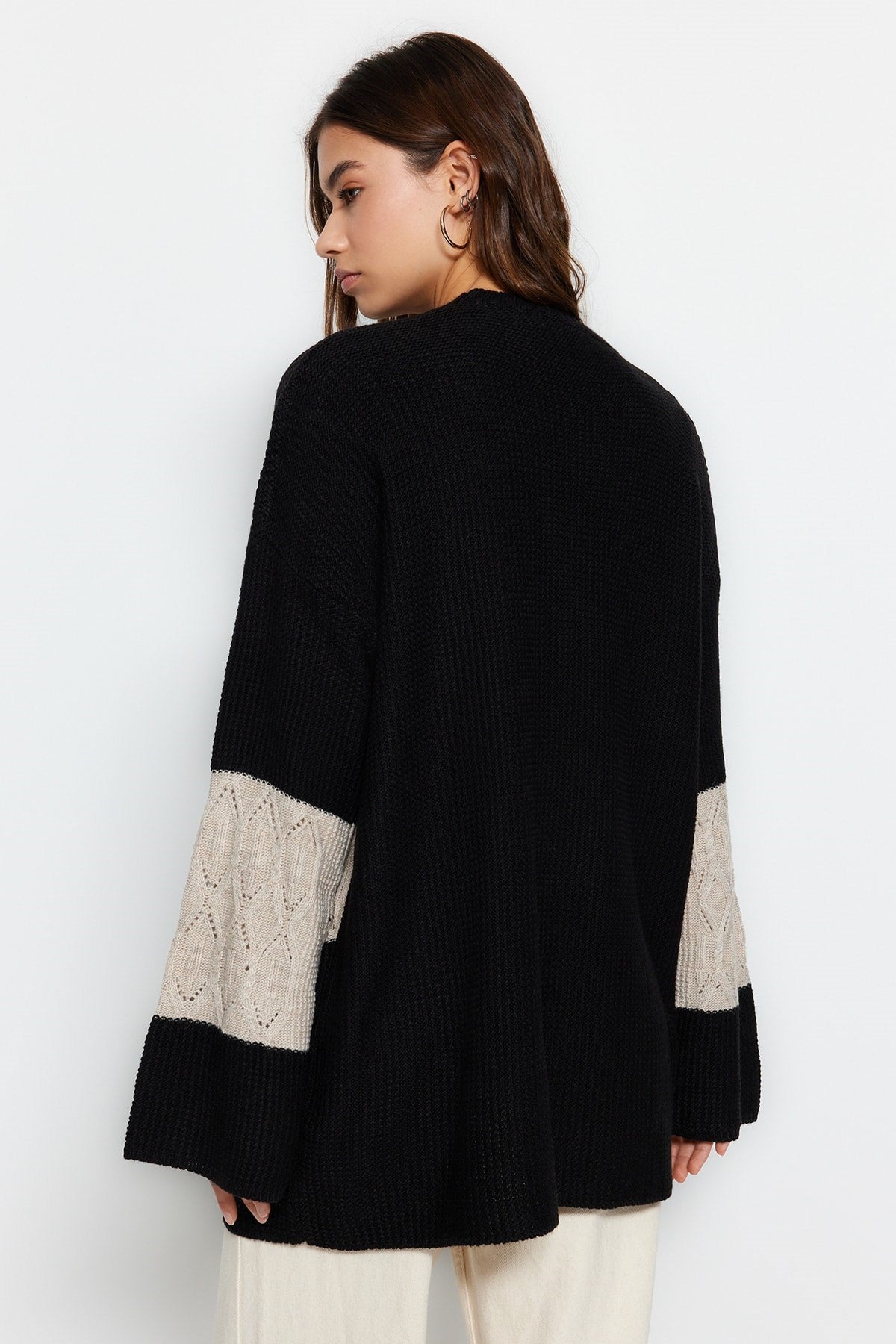 Black Open/perforated Color Block Knit Sweater Tctaw24ak00055