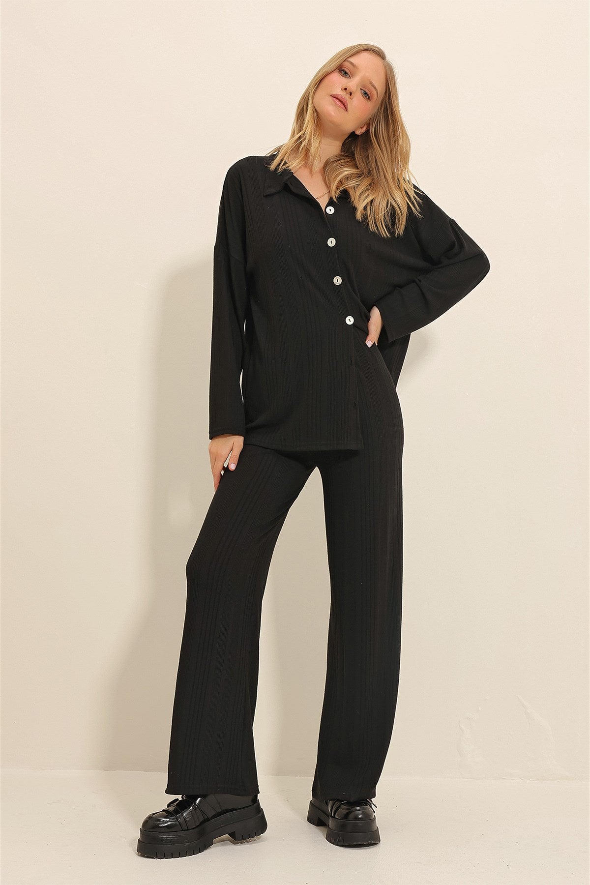 Women's Black Front Buttoned Knitwear Cardigan And Palazzo Pants Duo Suit Alc-x11323