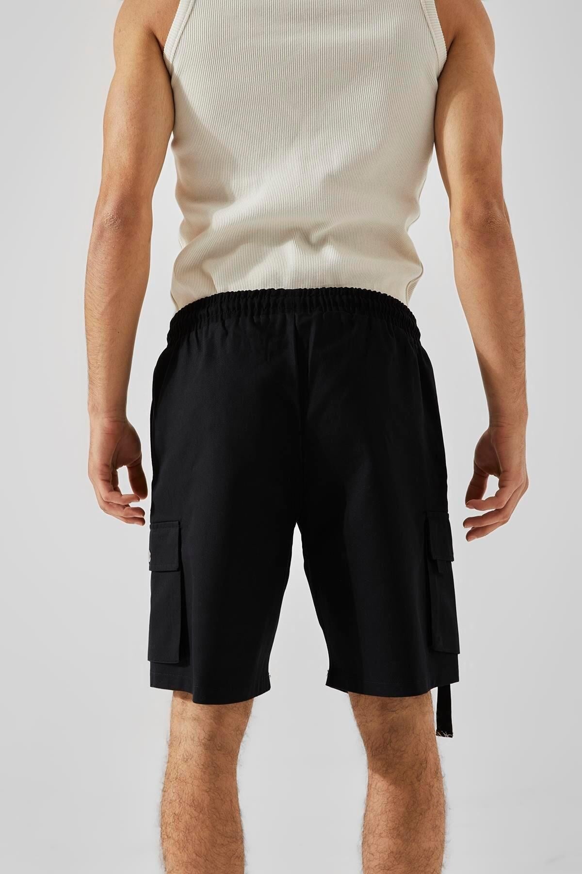 Black Cargo Pocket Shorts With Snaps Flaw-149-009-003