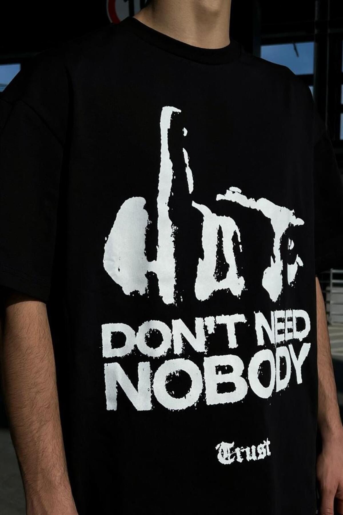 Nobody Trust Printed Black Oversize T-shirt Flaw-064-005-028