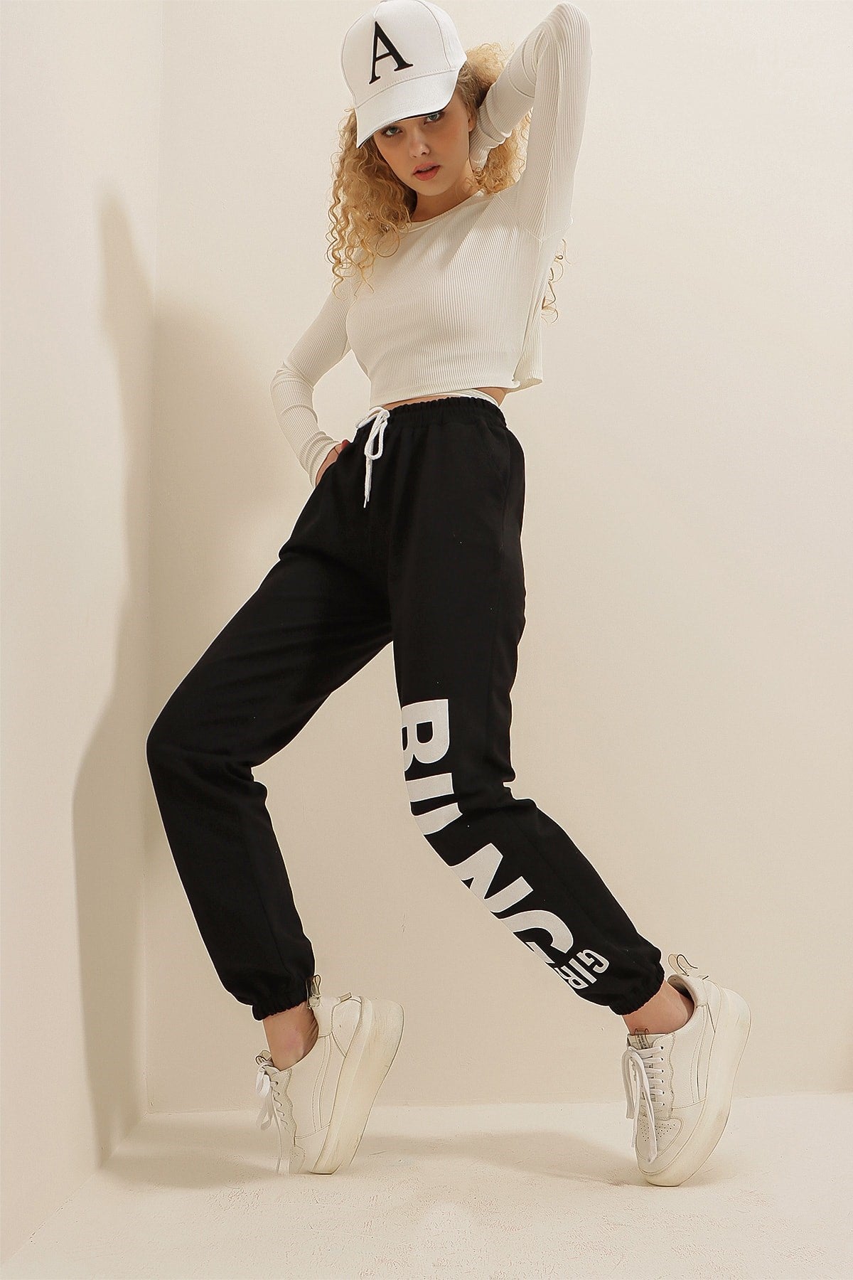 Women's Black Elastic Waist And Leg Post Printed Two Thread Tracksuit Pants Alc-x7914