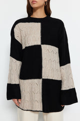 Black Open/perforated Color Block Knit Sweater Tctaw24ak00055