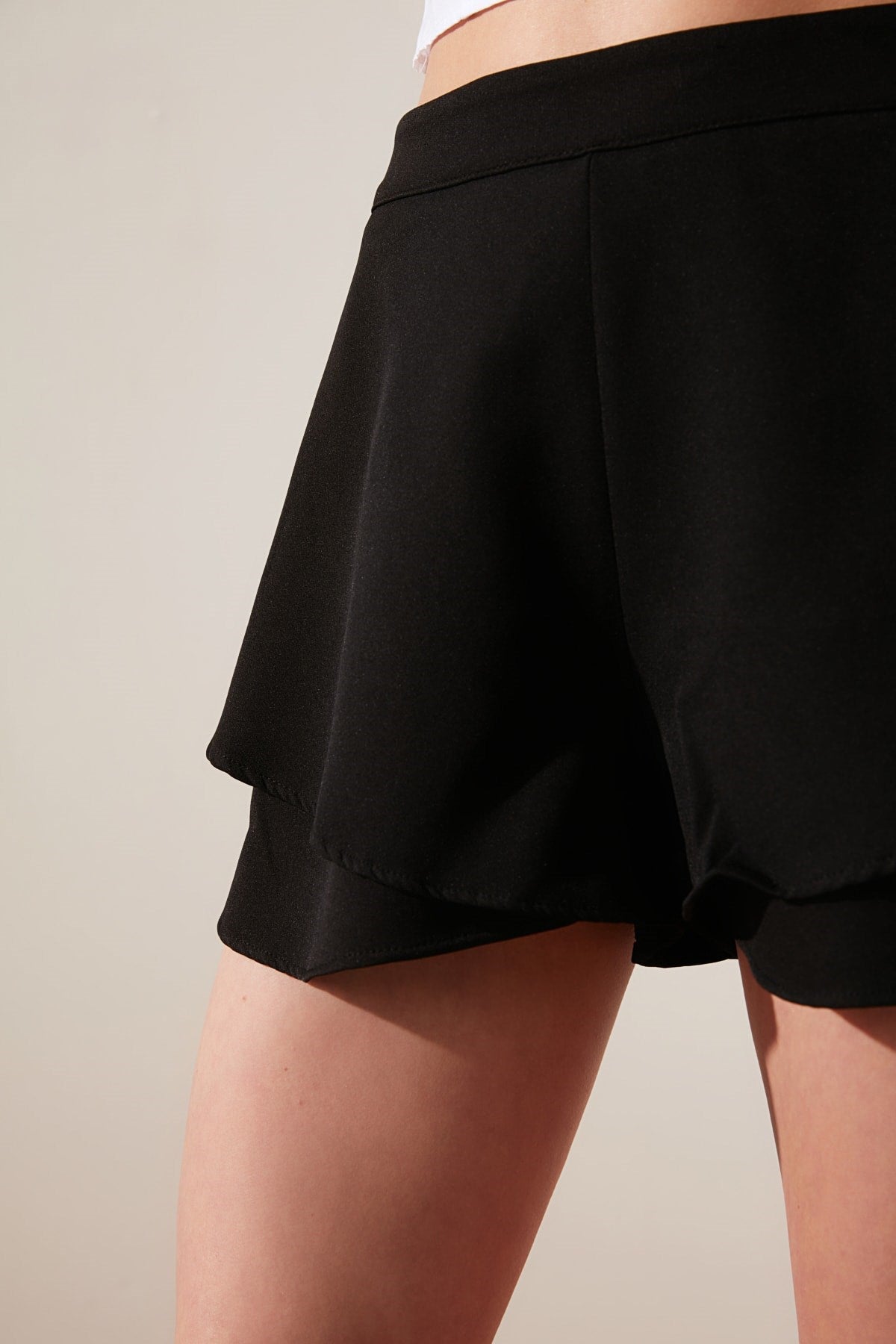 Black Ruffle Super Mini Woven Shorts Twoss19by0043