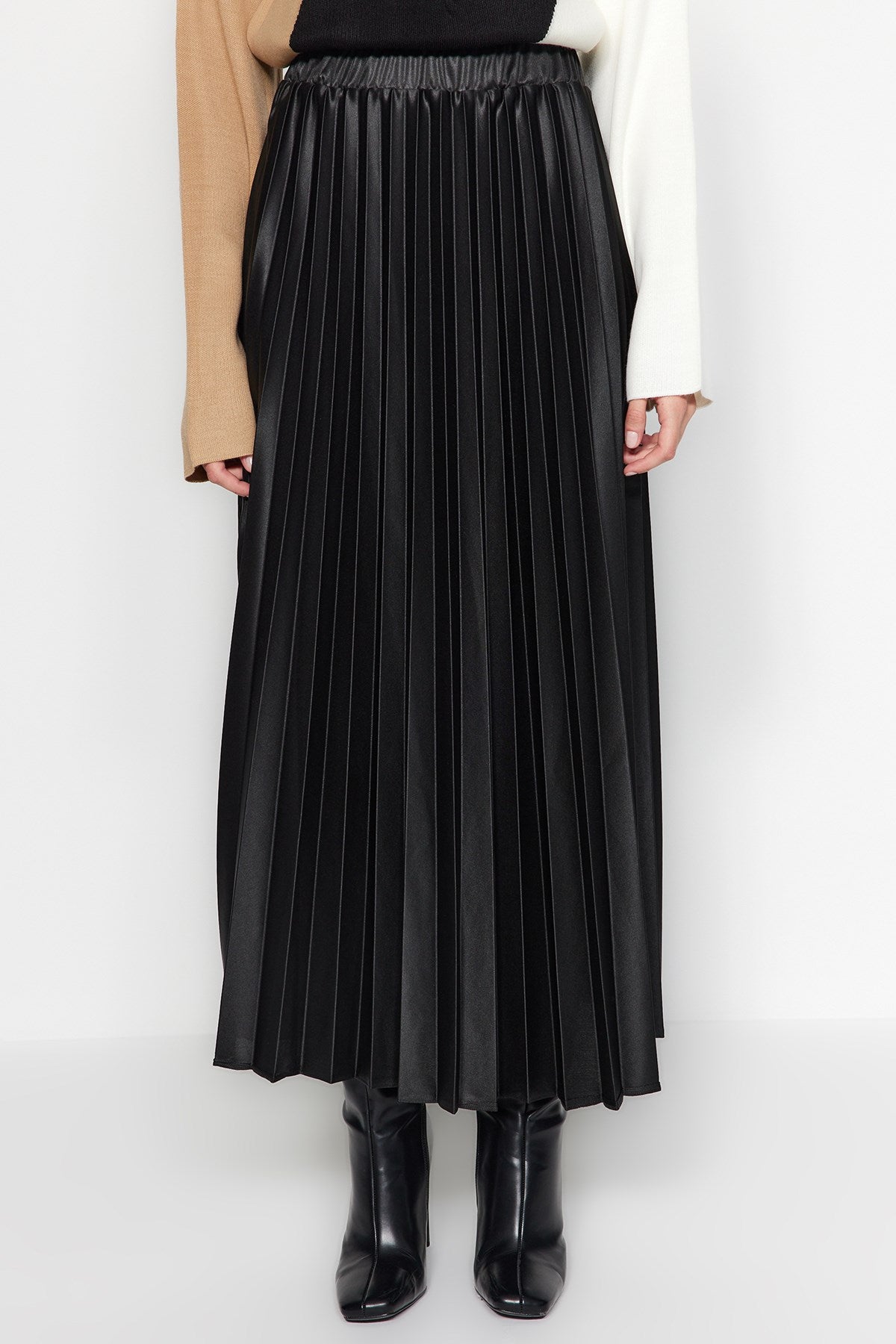 Black Pleated Woven Skirt Tctaw24ee00010