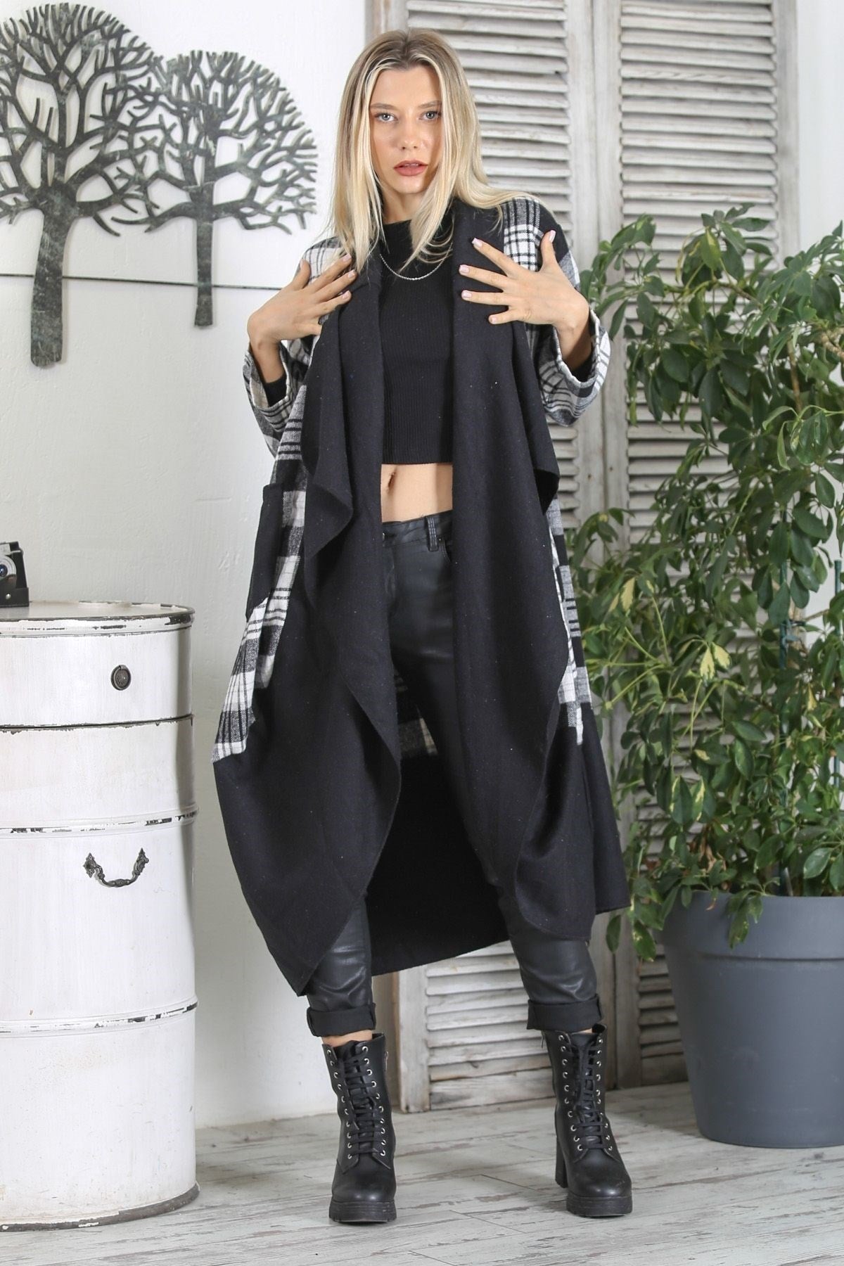 Black And White Handkerchief Collar Long Sleeve Plaid Double Pockets Long Fit Woven Slipknot Coat M1