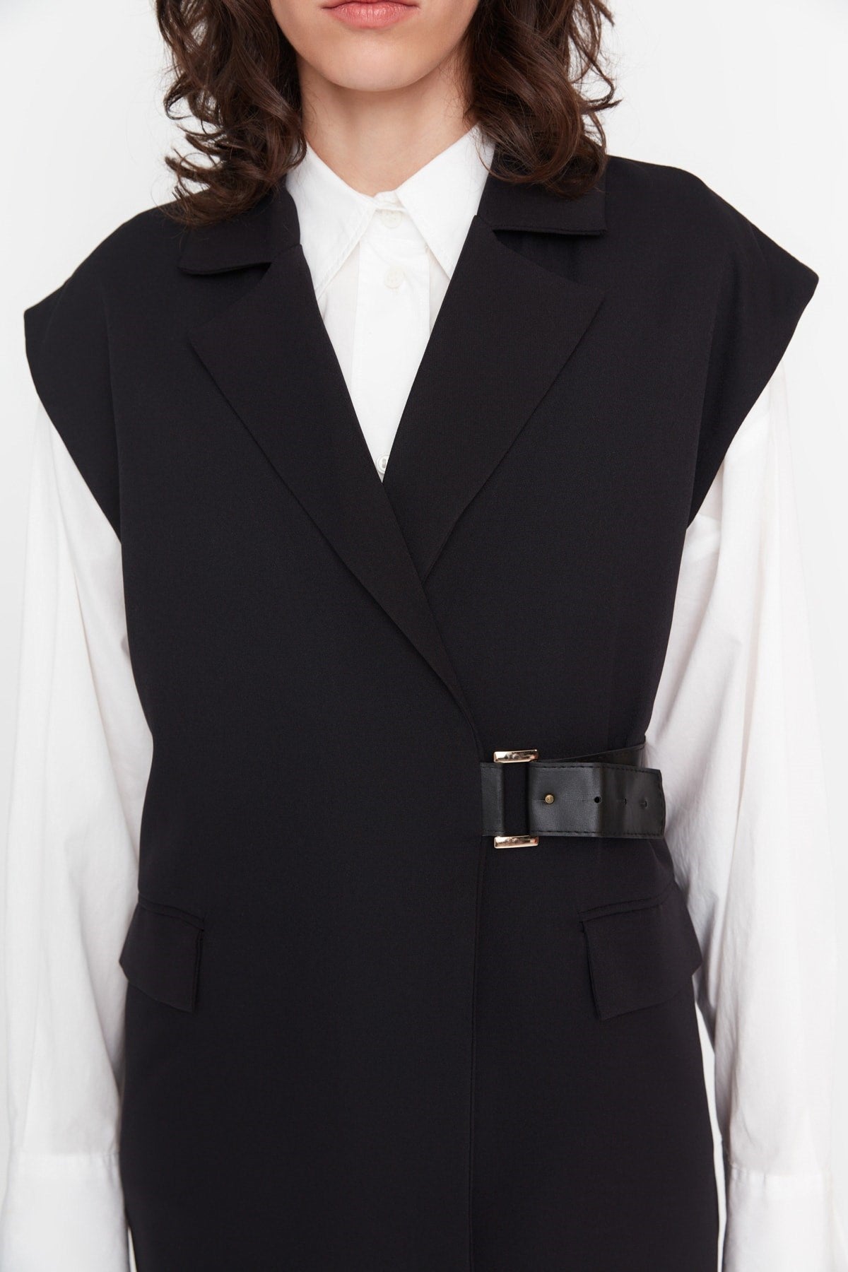 Black Waist Half Belt Closure Woven Vest Tctaw23yl00006