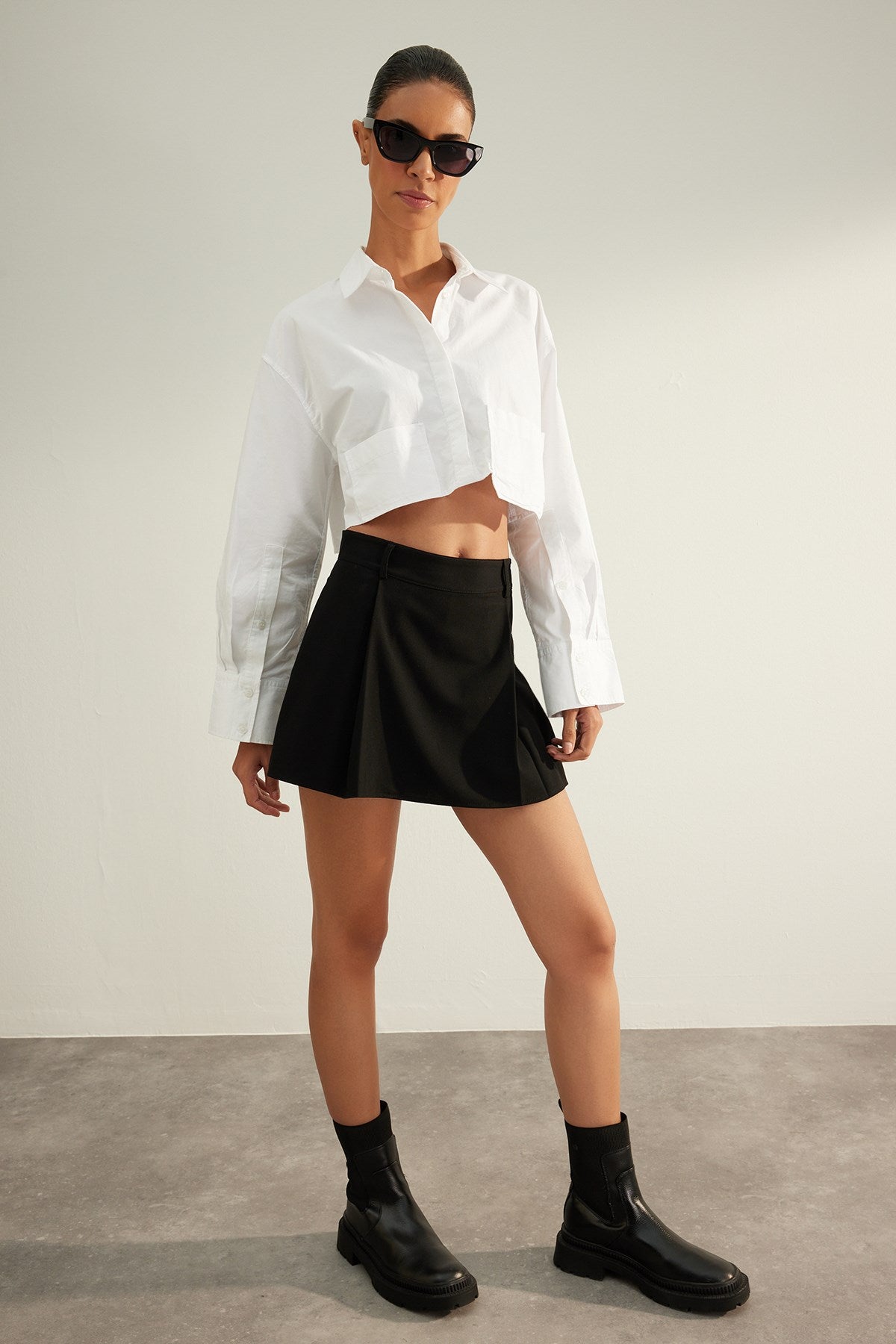 Black Premium Pleated Woven Shorts Skirt Twoaw24sr00034