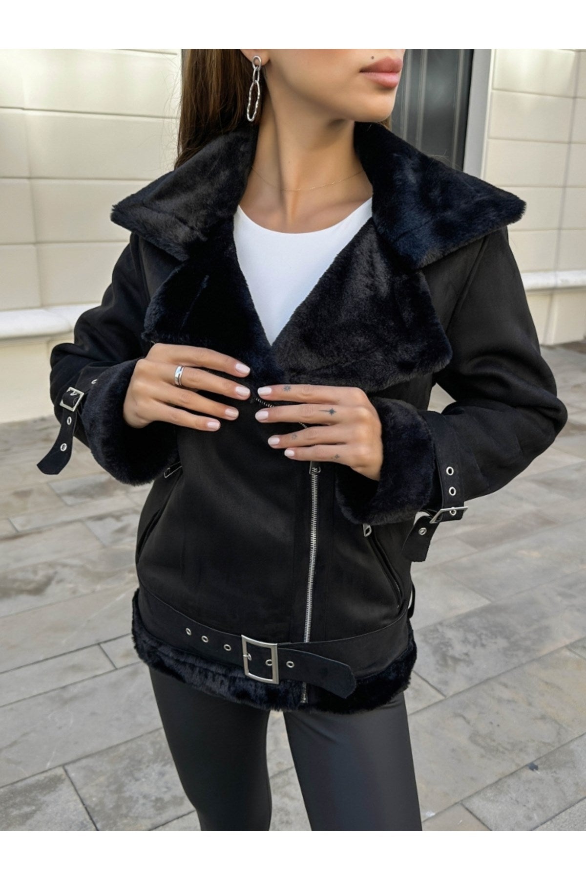 Black Belt Detailed Fur Coat Tyc00675238523