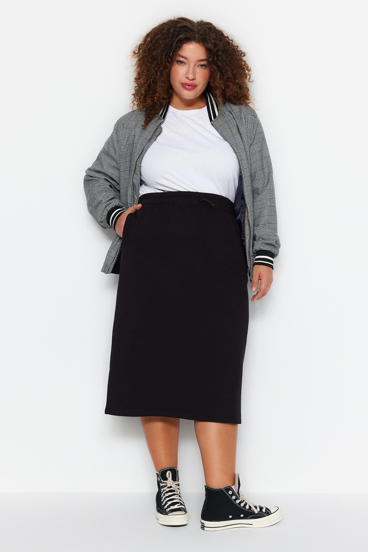 Black Stopper Detailed Thick Knitted Skirt Tbbaw24az00023