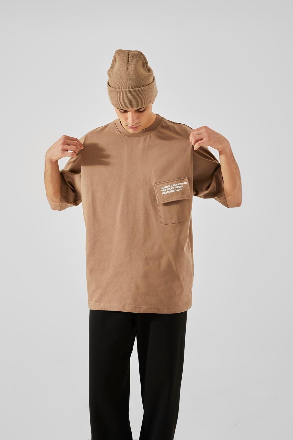 Pocket Detailed Brown Oversize T-shirt Tycq8aldtn170426452868666