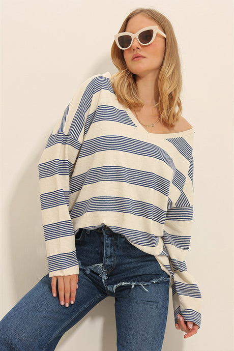 Women's Cream V Neck Striped Oversized Knitwear Blouse Alc-x11322