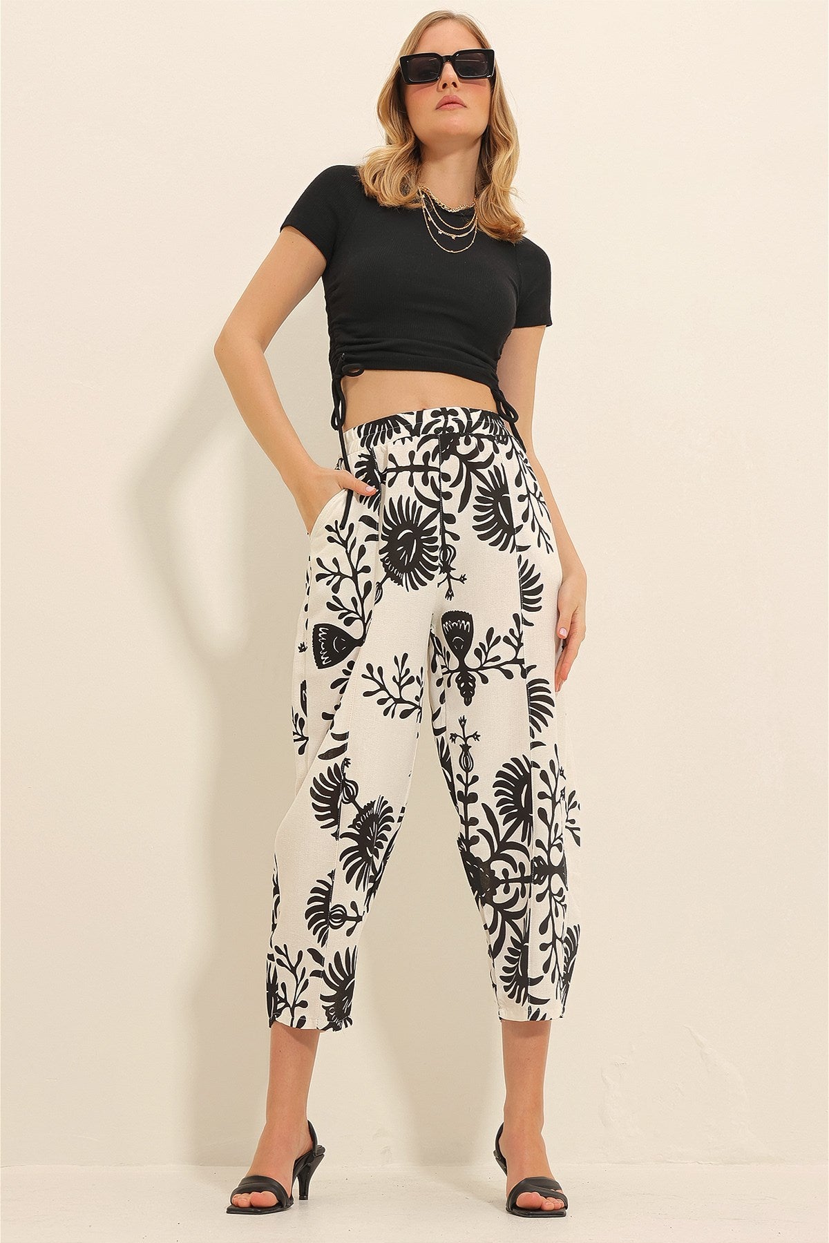 Women's Black Patterned Loose Fit Linen Pants Alc-x11343