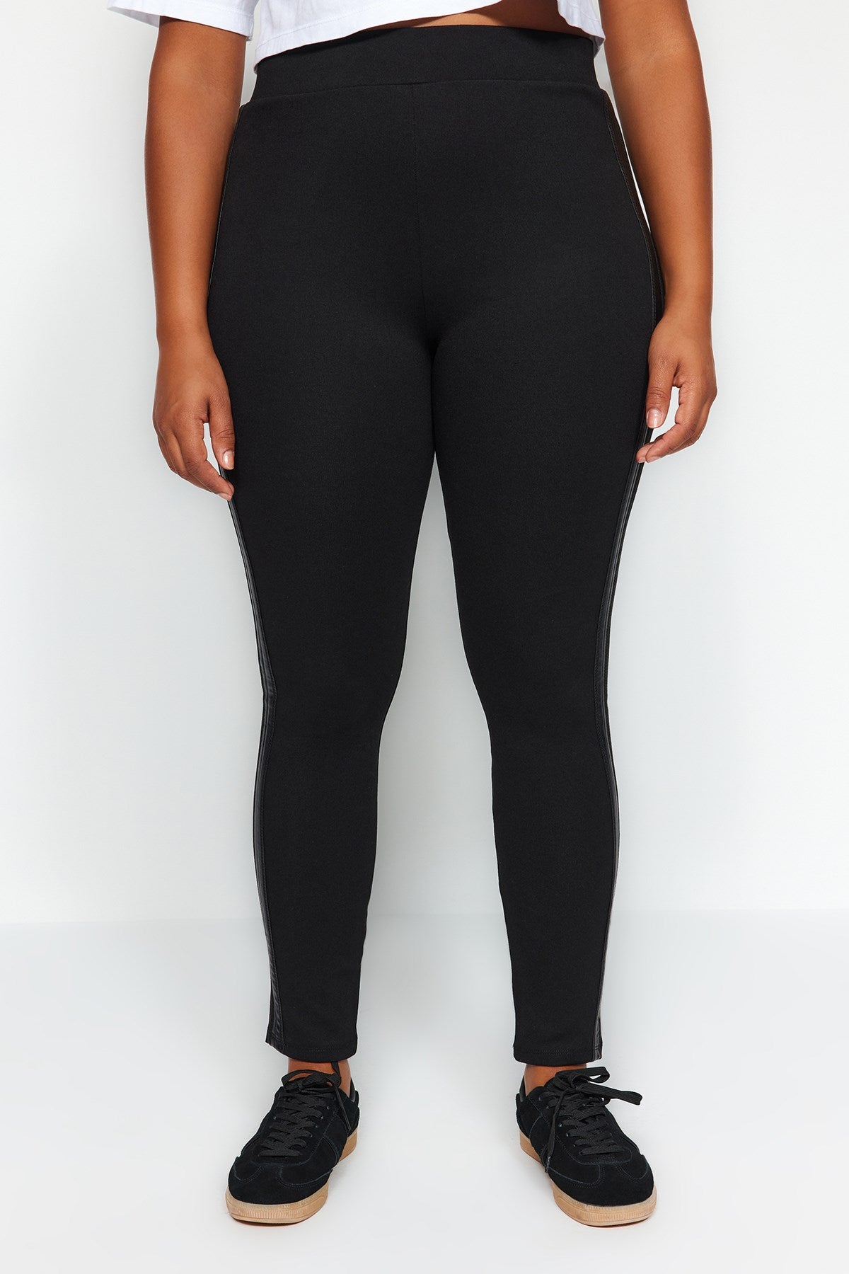 Black Stripe Detailed Leggings Tbbaw24bv00007