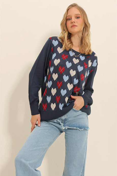 Women's Navy Boat Neck Heart Motif Oversize Knitwear Sweater Alc-x11342