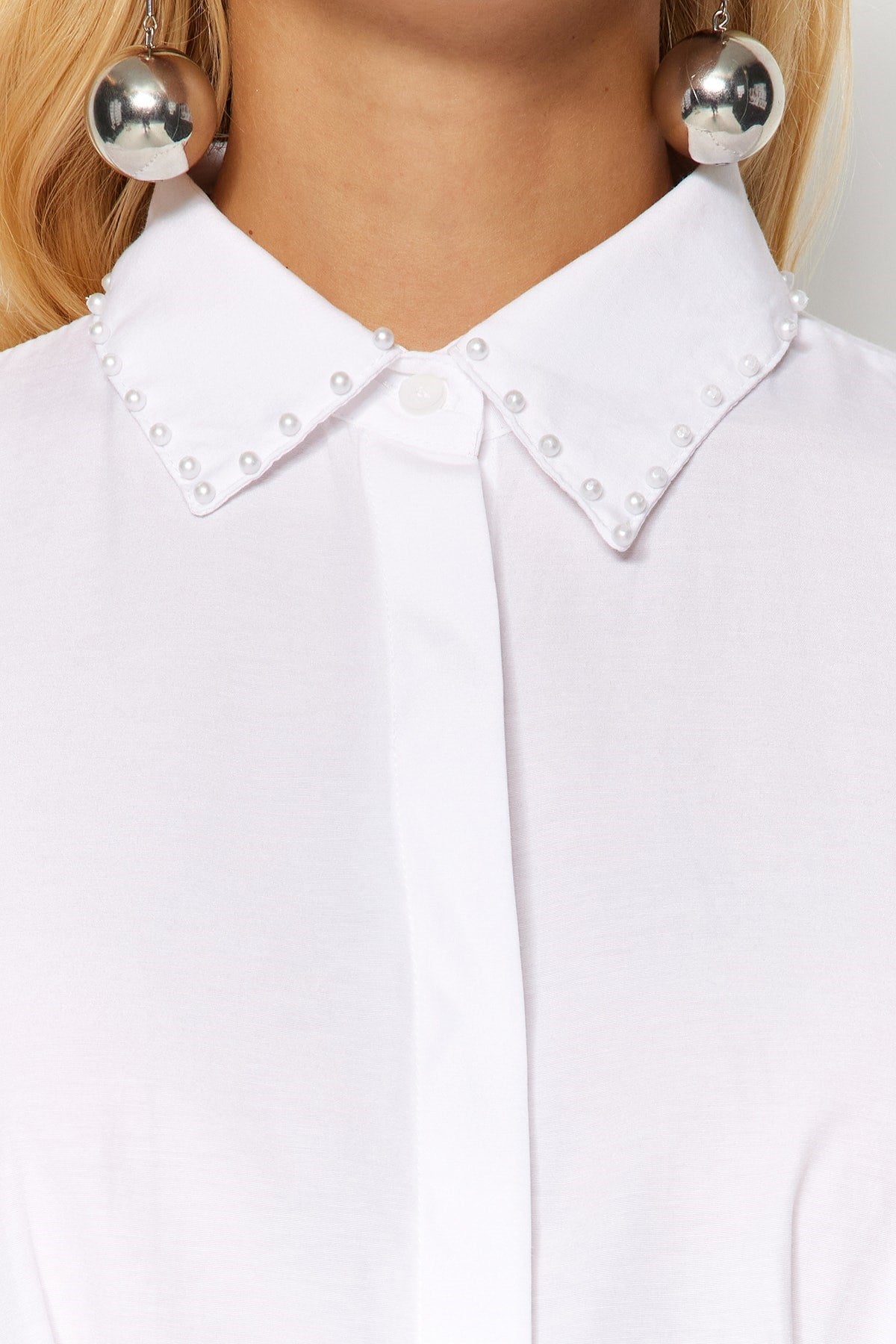 White Seated Pearl Detailed Woven Shirt Tctaw24tg00027